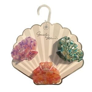 Social Strand shell clip trio.